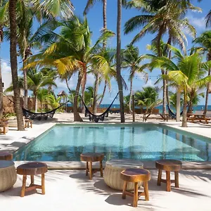 3* Hotel Selina Poc Na